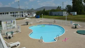 Econo Lodge - Pool
