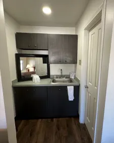 Desert Sands Inn & Suites - Room