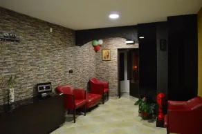 Bon Bon Hotel - Lobby sitting area