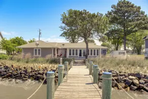 Waterfront Maryland Retreat w/ Dock & Bay View! - Interiör