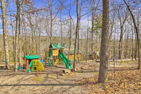 Table Rock Lake Cabin - Lake-Pool-Hot Tub - Interior