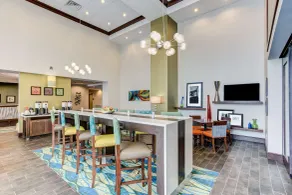 Hampton Inn & Suites Manchester - Restaurant