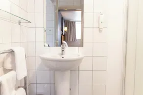 Brentwood Inn by Greene King Inns - Bathroom