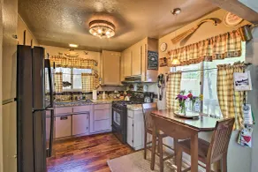 Family Cabin w/ Game Room Near Hiking + Skiing! - Interiør