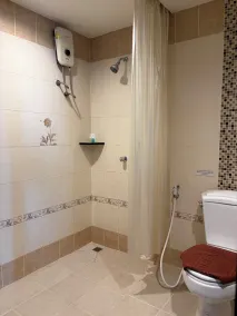J & Y Lodge Hotel - Bathroom