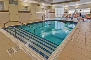 Courtyard by Marriott Westbury Long Island - Piscine