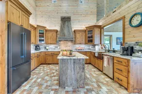 Upscale A-frame Escape w/ Lake Access in Quinton! - Interiör