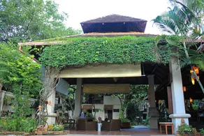 Lanna Dusita Riverside Boutique Resort - Interior entrance
