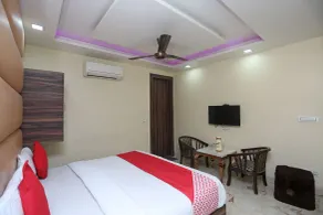 OYO 27864 Hotel Samrat - Chambre