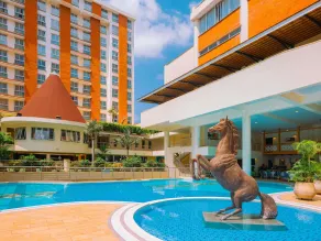 Mövenpick Hotel & Residences Nairobi - Pool