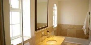 The Royal Hotel - Bathroom