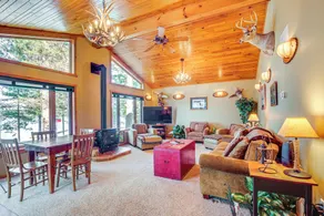 Lake Tomahawk Fall Retreat w/ Foliage & Lake Views - Innvendig