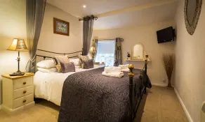 Burrow Cottage - Interior