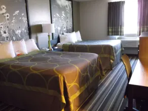 Super 8 by Wyndham Brookings - Room