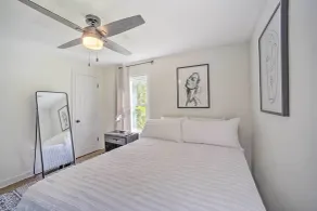 Artsy Upstate Getaway w/ Huge Private Yard! - Værelse