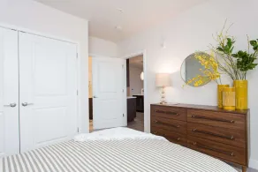 Global Luxury Suites Clarendon Metro - Room