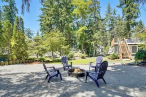 Walk to Spanaway Lake: Chic Home w/ Rooftop Deck! - Innvendig