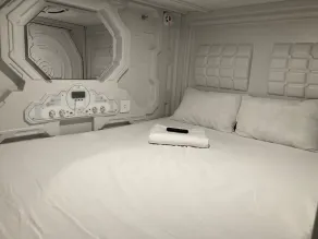 Green Caps - Room