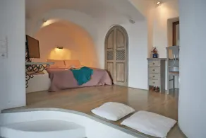 Lava Oia's - Room