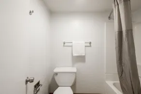 OYO Hotel Houston Katy Freeway - Bathroom
