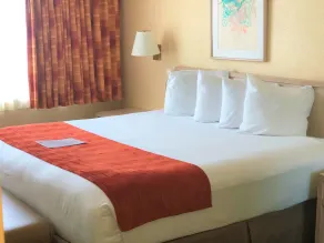 Ramada by Wyndham Kissimmee Gateway - Free Theme Park Shuttle - Chambre