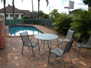 Lancaster Court Motel - Pool