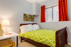 4 Bedroom Suite in Calgary - Room