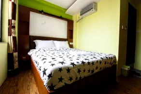 Everest Holiday Inn - Chambre