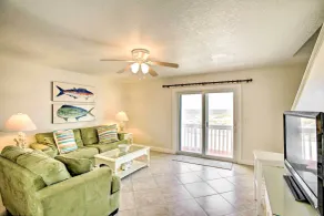 Bright Fernandina Beach Townhome: Walk to Ocean! - Interior
