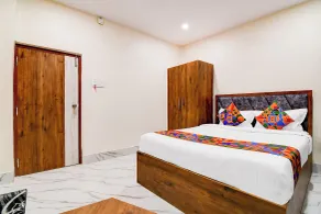 FabHotel Adhiraj Inn - Chambre
