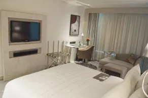 Le Meridien Gurgaon, Delhi NCR - Room