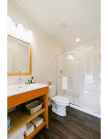 Terra Nova Cabins - Bathroom