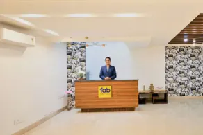 FabHotel La Paz Stay B&B - Receção