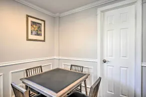 Bay Shore Vacation Rental ~ 7 Mi to the Beach - Interior