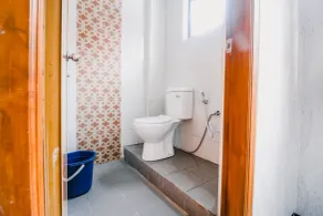 RedDoorz near Taman Rekreasi Selecta - Salle de bain