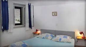 Apartmani Loredana - Apartment mit 2 Schlafzimmern und Meerblick - Zimmer