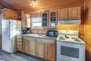 Waterfront Camp on Long Lake w/ Trail Access! - Intérieur