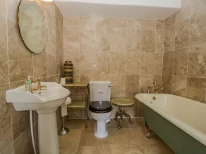 Millwood Manor - Bathroom