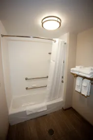 Baymont by Wyndham Erie - Salle de bain