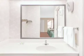 Super 8 by Wyndham Decatur Priceville - Badrum