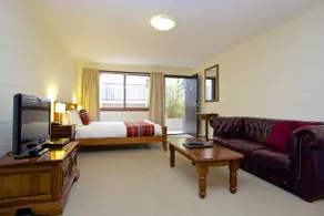 Grosvenor Court Apartments - Room