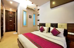 Hotel Taksh Inn - Room