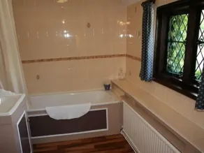 The Leather Bottle - Bathroom