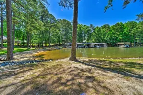 Henrico Hideaway w/ Lake Access + Boat Slip! - Innenbereich