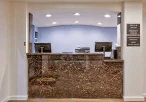 Super 8 by Wyndham Victoria - South - Hwy 59 - Hall