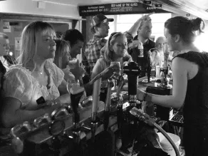 The White Lion Inn - Bar (in der Unterkunft)