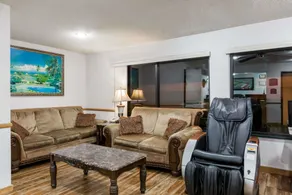 Howard Johnson by Wyndham Wichita Airport - Lobby