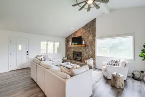 < 1 Mi to Lake Chatuge: Home w/ Mtn & Water Views! - Innenbereich