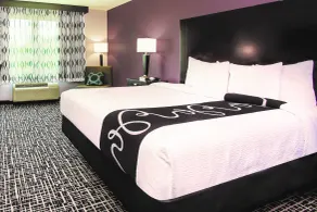 La Quinta by Wyndham Russellville - Room