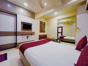 Hotel Dwaraka - Room
